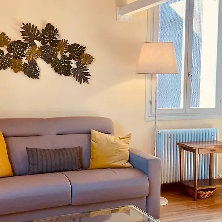 Apartment De Poeti